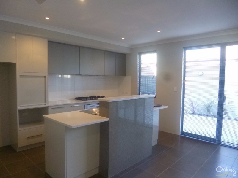 28 LAGO PROMENADE, Aveley WA 6069