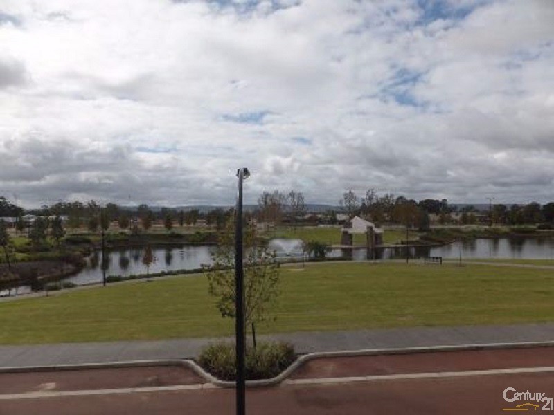 28 LAGO PROMENADE, Aveley WA 6069