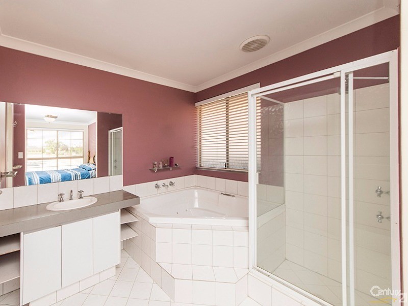 2 Welara Circle, Henley Brook WA 6055