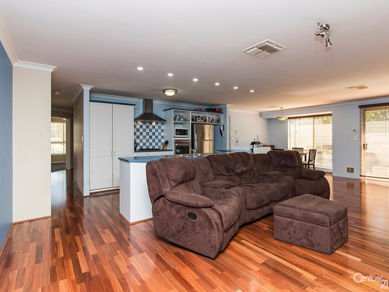 2 Welara Circle, Henley Brook WA 6055