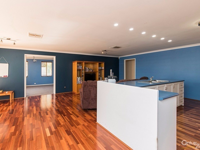 2 Welara Circle, Henley Brook WA 6055