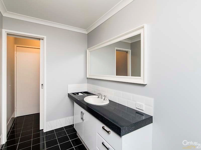 17 Riverina Drive, Ellenbrook WA 6069