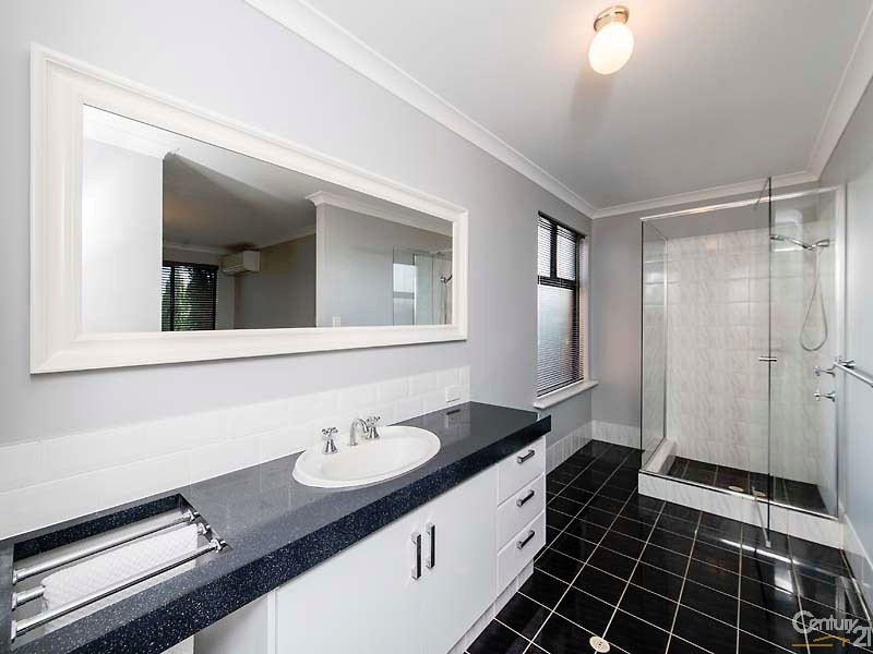 17 Riverina Drive, Ellenbrook WA 6069