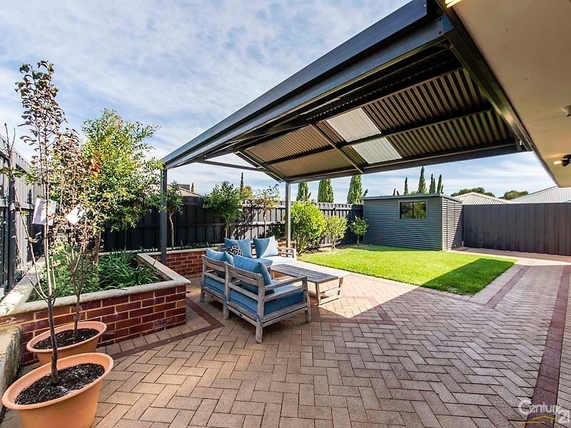 17 Riverina Drive, Ellenbrook WA 6069