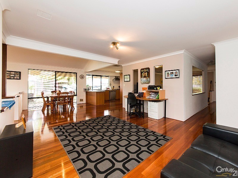8 Lacebark Ct, Ellenbrook WA 6069