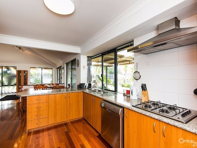 8 Lacebark Ct, Ellenbrook WA 6069