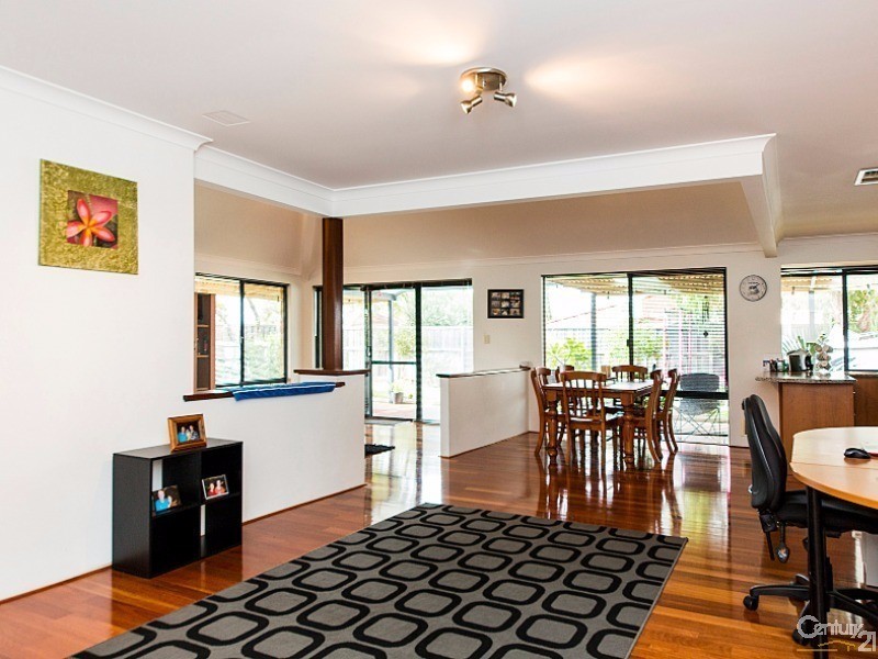 8 Lacebark Ct, Ellenbrook WA 6069