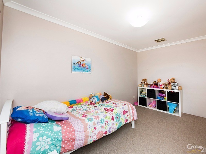 8 Lacebark Ct, Ellenbrook WA 6069