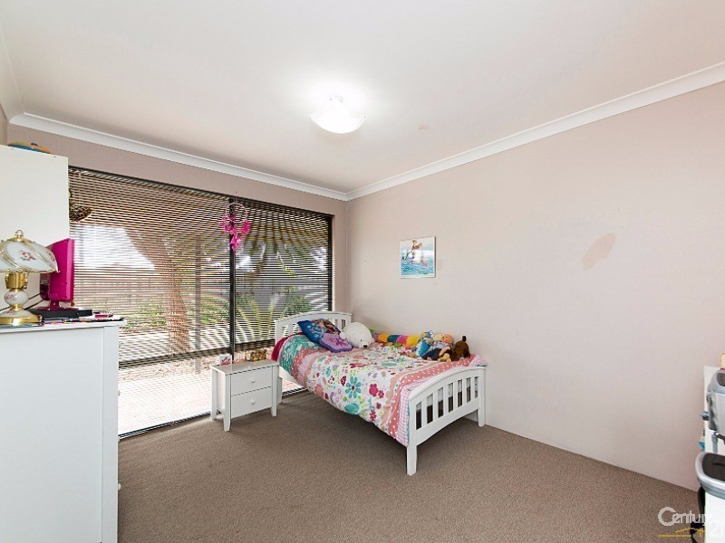 8 Lacebark Ct, Ellenbrook WA 6069