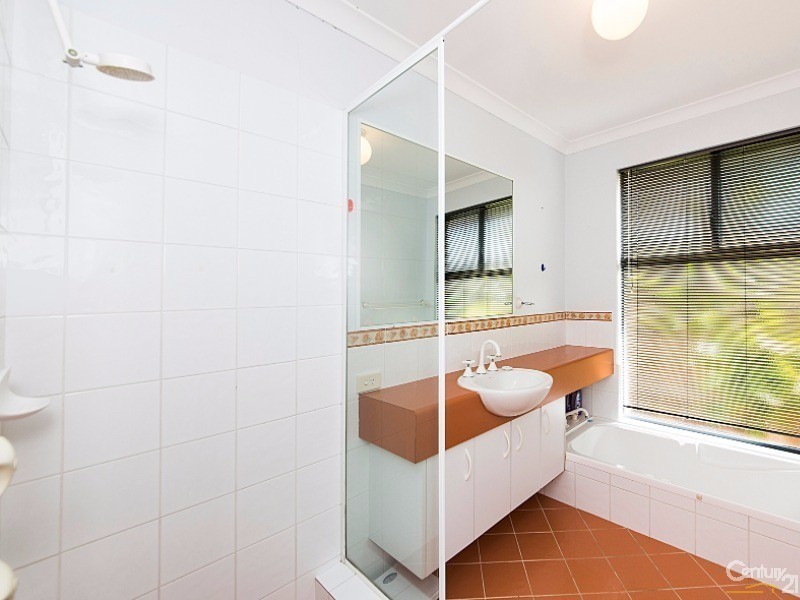 8 Lacebark Ct, Ellenbrook WA 6069