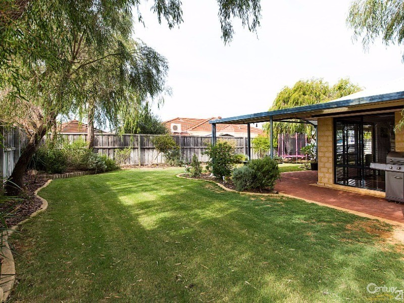 8 Lacebark Ct, Ellenbrook WA 6069
