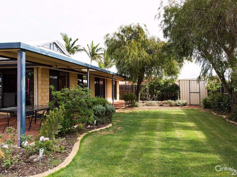 8 Lacebark Ct, Ellenbrook WA 6069