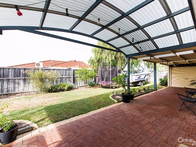 8 Lacebark Ct, Ellenbrook WA 6069