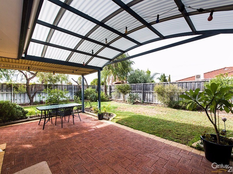 8 Lacebark Ct, Ellenbrook WA 6069
