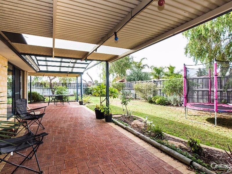 8 Lacebark Ct, Ellenbrook WA 6069