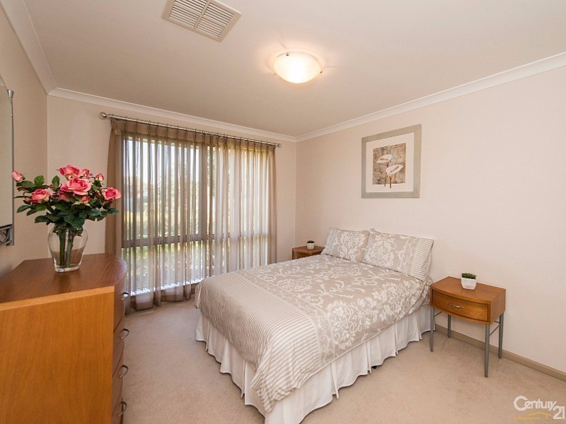 8 Moseley Drive, The Vines WA 6069