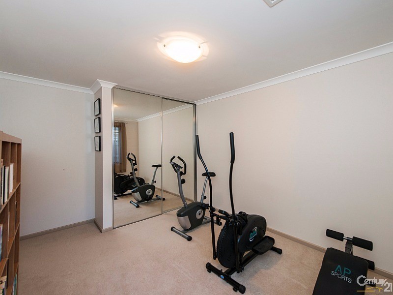 8 Moseley Drive, The Vines WA 6069