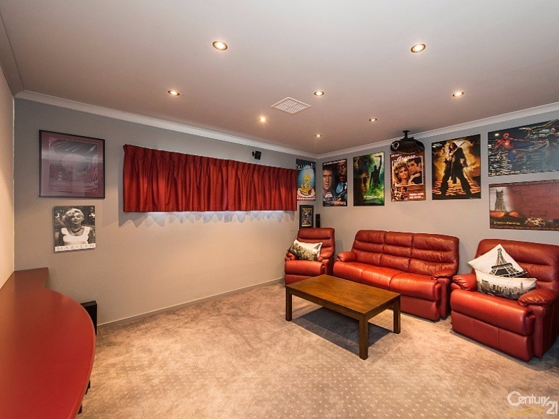 8 Moseley Drive, The Vines WA 6069