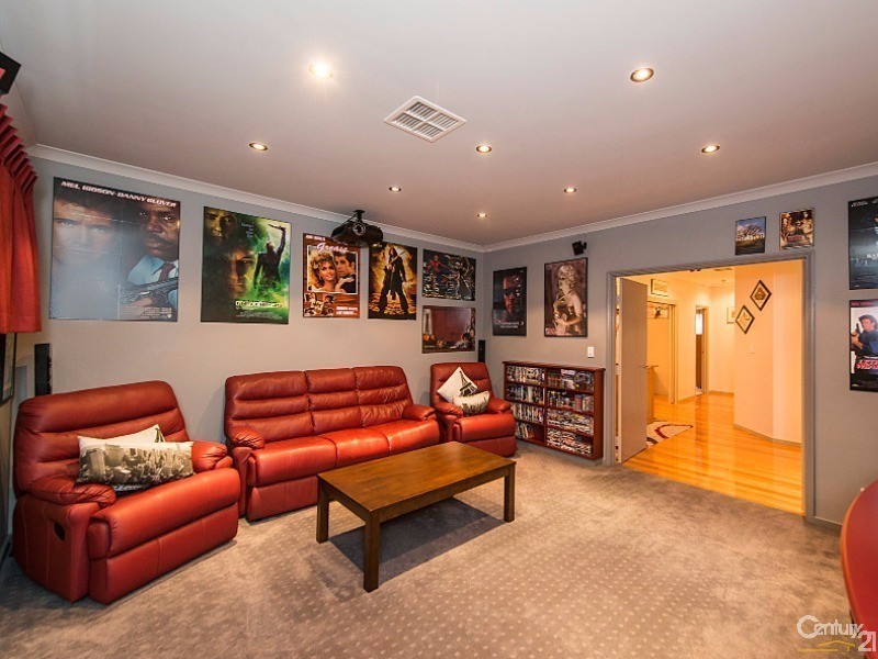 8 Moseley Drive, The Vines WA 6069