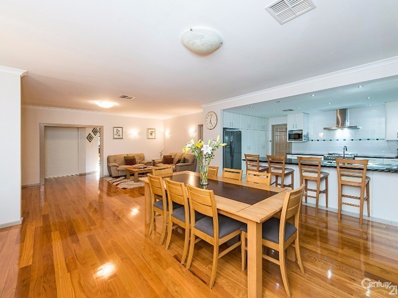 8 Moseley Drive, The Vines WA 6069