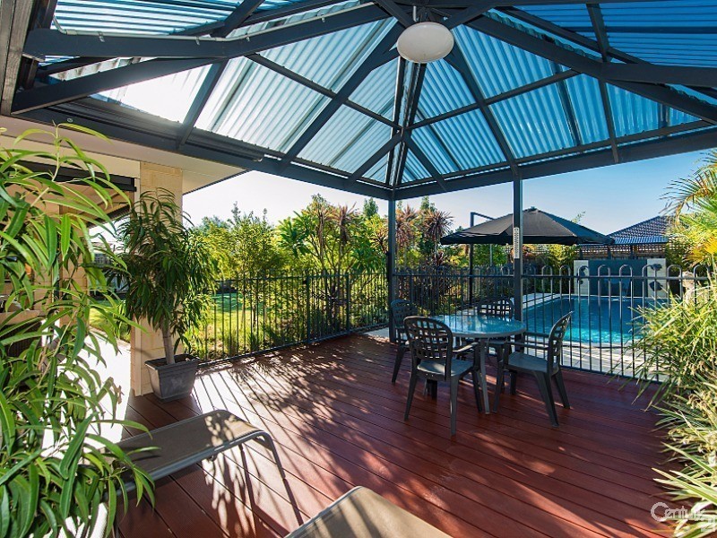 8 Moseley Drive, The Vines WA 6069