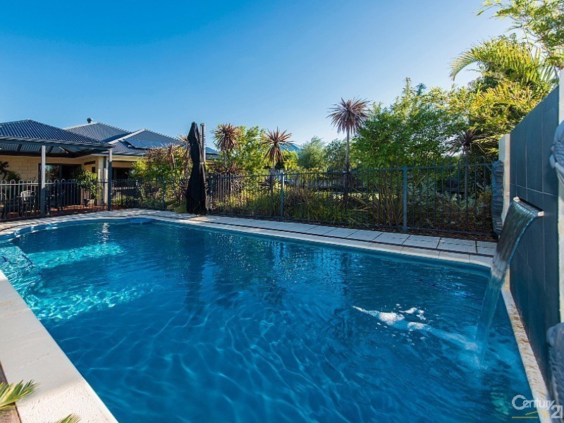 8 Moseley Drive, The Vines WA 6069