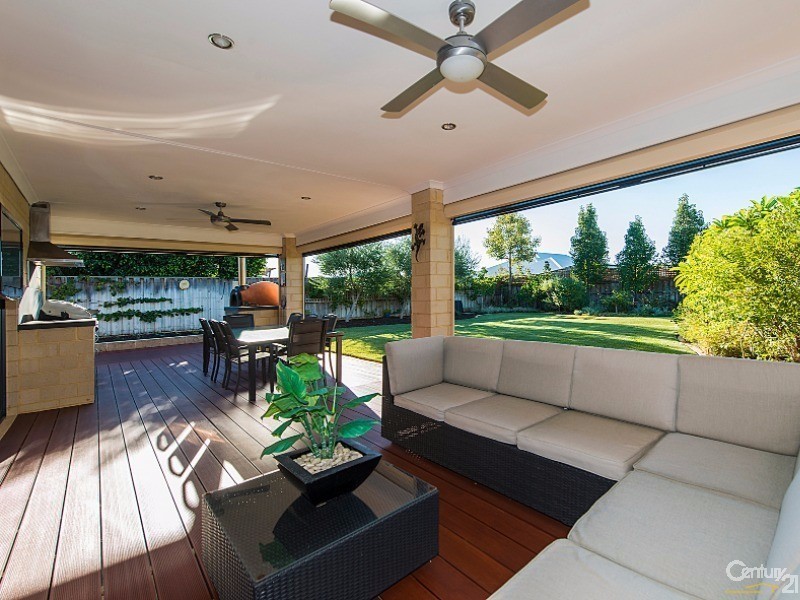 8 Moseley Drive, The Vines WA 6069