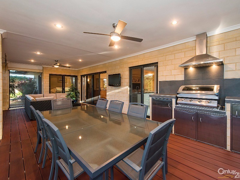 8 Moseley Drive, The Vines WA 6069