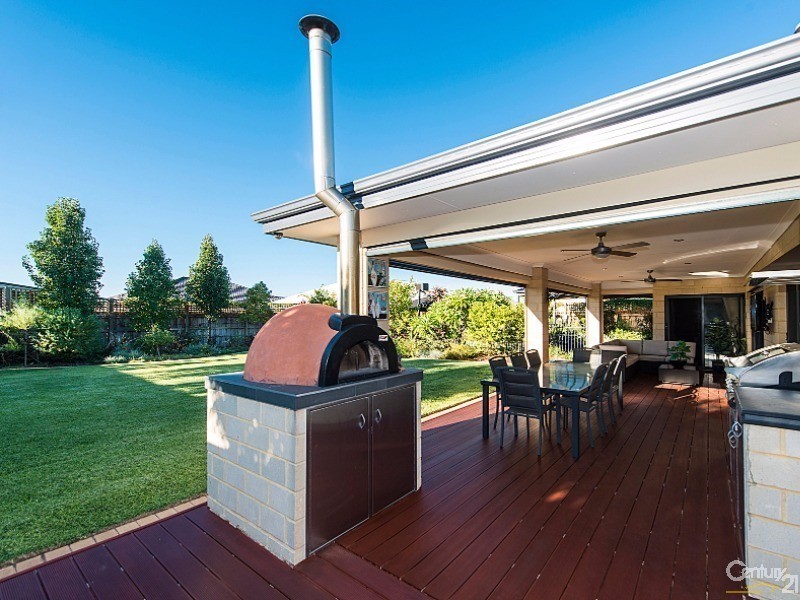 8 Moseley Drive, The Vines WA 6069