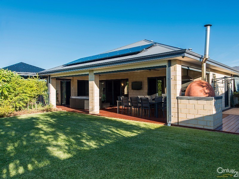 8 Moseley Drive, The Vines WA 6069