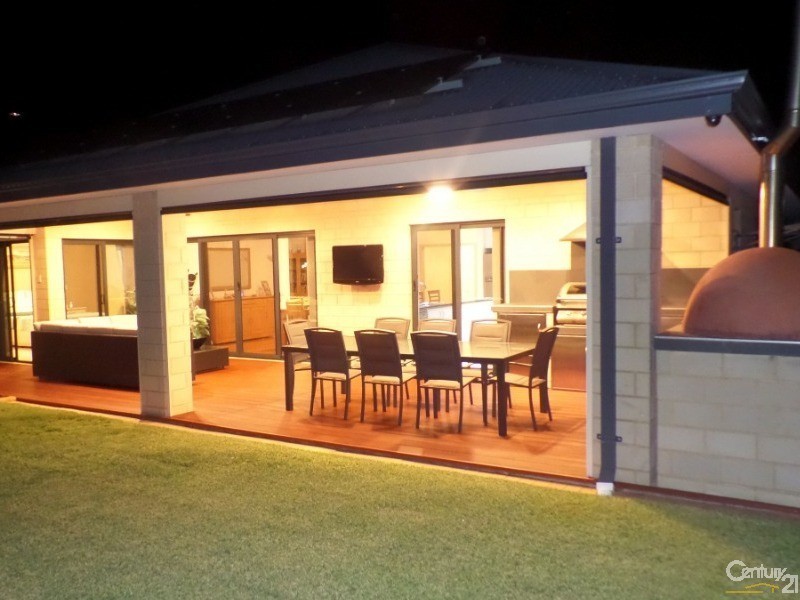 8 Moseley Drive, The Vines WA 6069