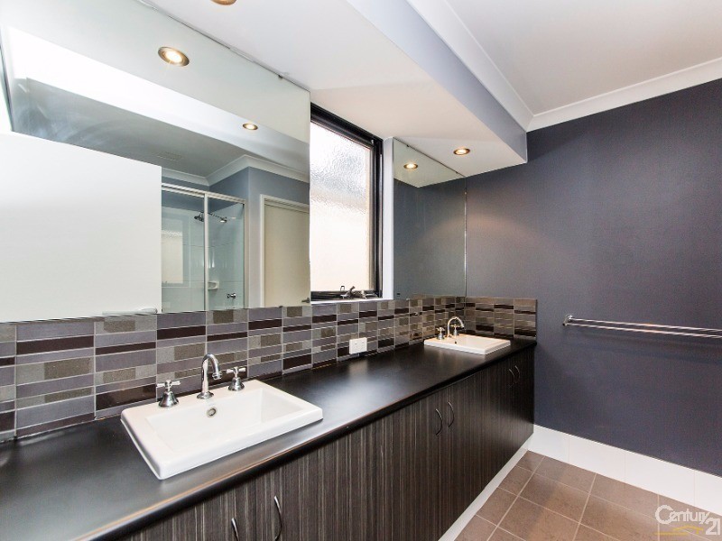 27  Millot Vista, Caversham WA 6055