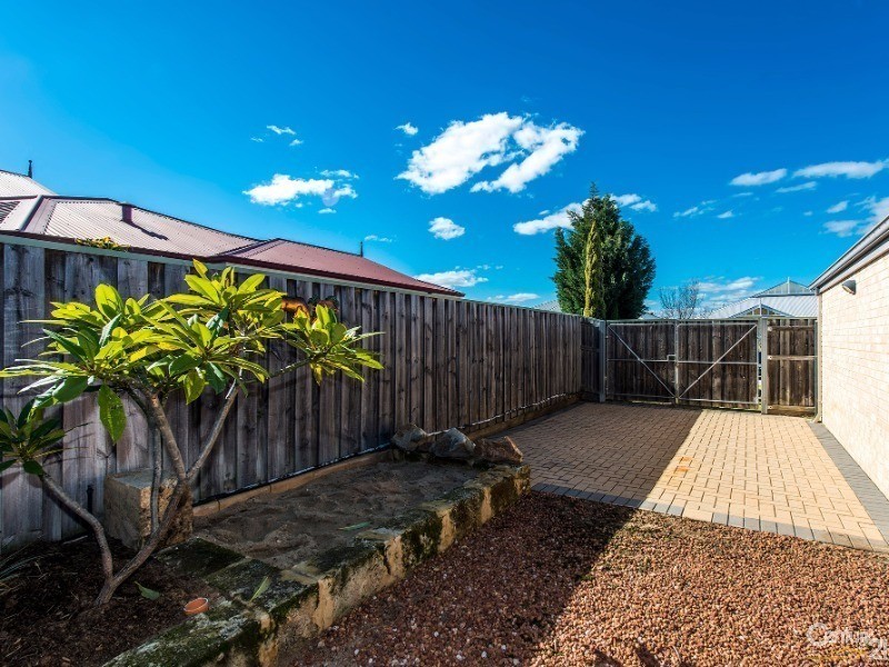 15 Eriskay Terrace, Henley Brook WA 6055