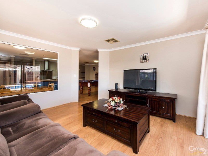 15 Eriskay Terrace, Henley Brook WA 6055