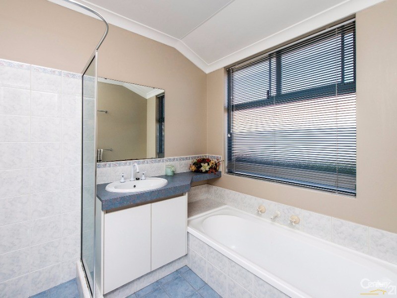 15 Eriskay Terrace, Henley Brook WA 6055