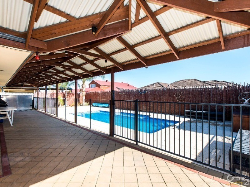 15 Eriskay Terrace, Henley Brook WA 6055