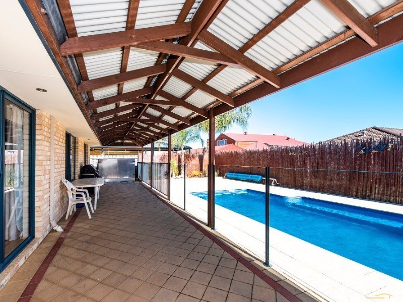15 Eriskay Terrace, Henley Brook WA 6055