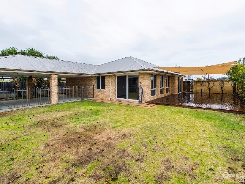 2 Flora Valley Grove, Ellenbrook WA 6069