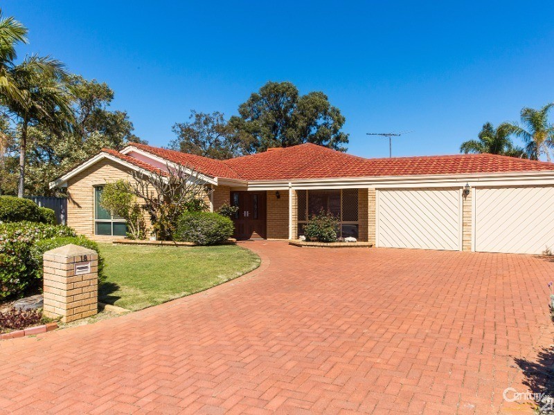 18 Antrim Court, Woodvale WA 6026