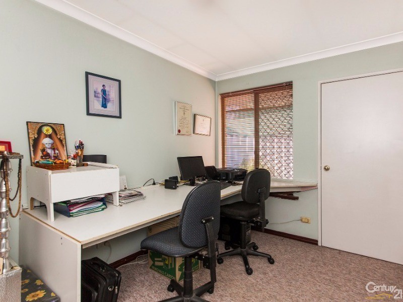 18 Antrim Court, Woodvale WA 6026