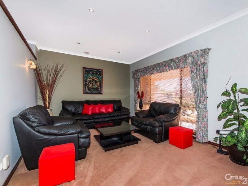 18 Antrim Court, Woodvale WA 6026