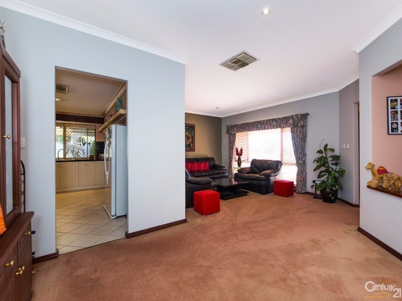 18 Antrim Court, Woodvale WA 6026