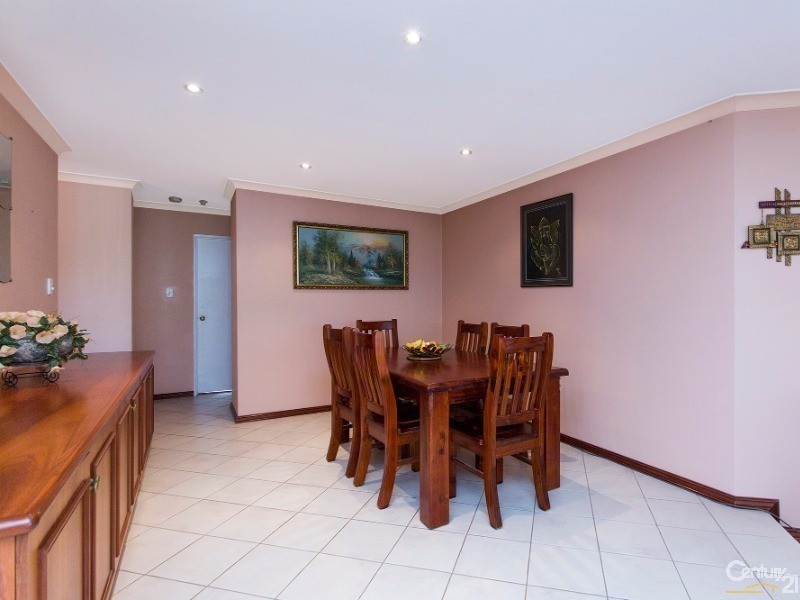 18 Antrim Court, Woodvale WA 6026
