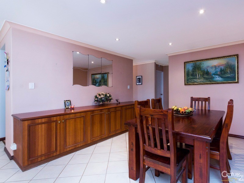 18 Antrim Court, Woodvale WA 6026