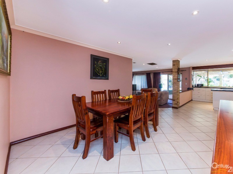 18 Antrim Court, Woodvale WA 6026