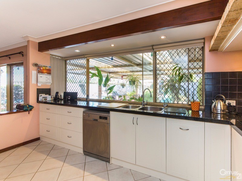 18 Antrim Court, Woodvale WA 6026