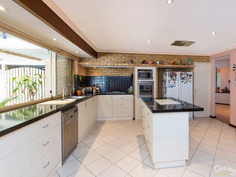 18 Antrim Court, Woodvale WA 6026