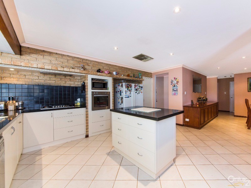 18 Antrim Court, Woodvale WA 6026