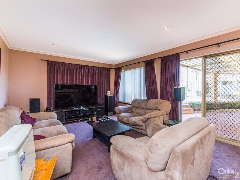 18 Antrim Court, Woodvale WA 6026