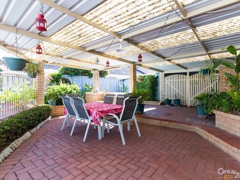 18 Antrim Court, Woodvale WA 6026